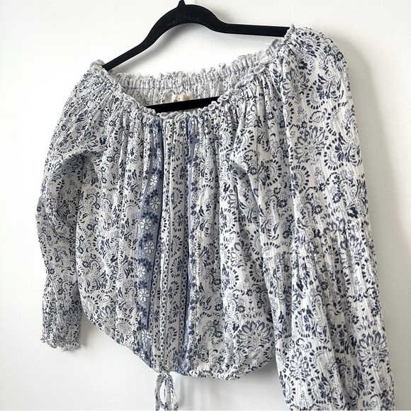 Hollister Blue and White Puff Sleeve Blouse with Smocked Tie Front - Picture 3 of 7